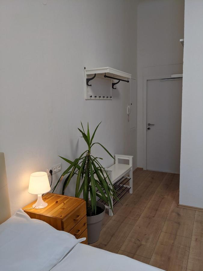 007 Studio Apartment Madrid 30M2 Клагенфурт Екстериор снимка